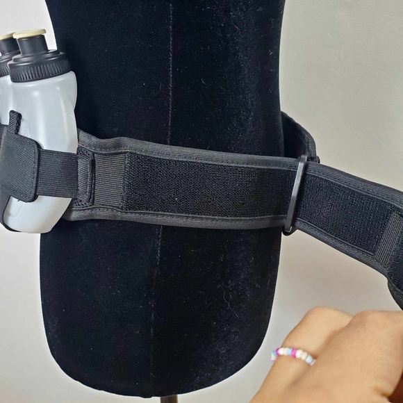 Adidas 3-Flask Hydration Running Belt with Front Zippered Pouch - Black - Picture 4 of 12